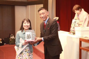 レボリューシュン賞